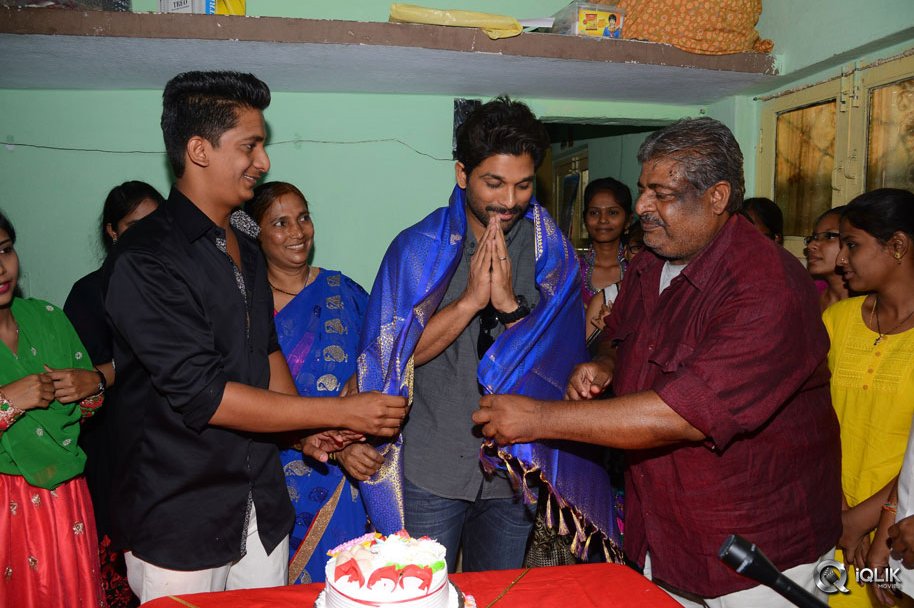 Allu-Arjun-at-Mega-Fans-President-House